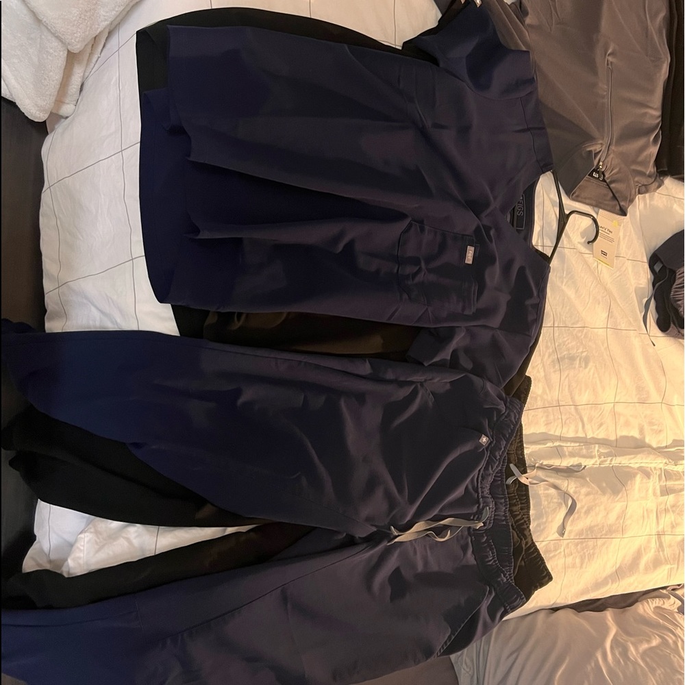 Navy Figs set. Medium 2 pocket top, Size S pants (31-33 waist).